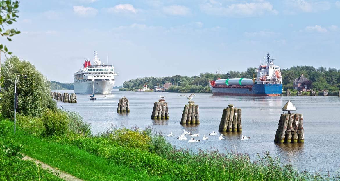 Nord-Ostsee-Kanal bei Brunsbüttel Nord-Ostsee-Kanal bei Brunsbüttel